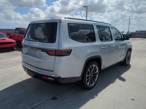 Used 2022 Jeep Wagoneer Series III w/ Premium Group I image 5