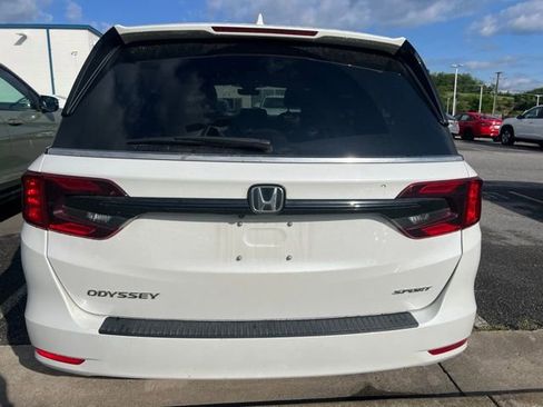 Used 2024 Honda Odyssey Sport image 3