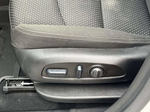 Used 2023 GMC Terrain SLE w/ Driver Convenience Package FWD image 21