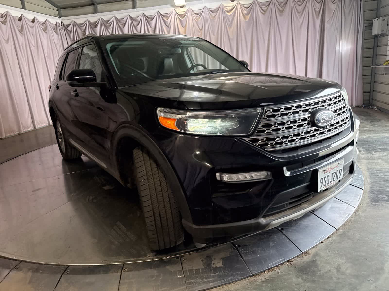 Used 2022 Ford Explorer Limited w/ Equipment Group 301A AWD/4WD image 3