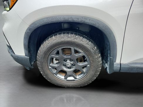 Used 2024 Honda Pilot TrailSport image 9