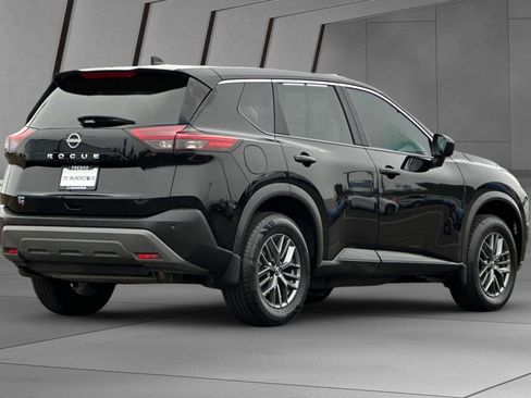 Used 2023 Nissan Rogue S image 4