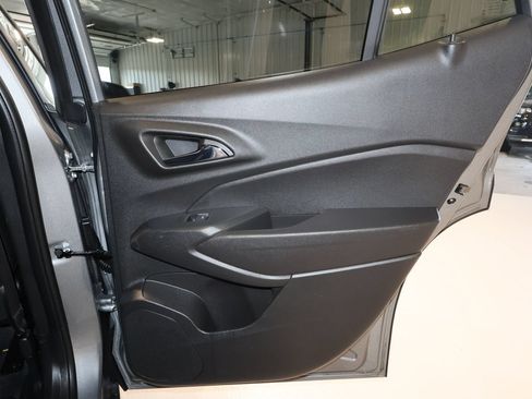 Used 2025 Chevrolet Trax LT FWD image 20