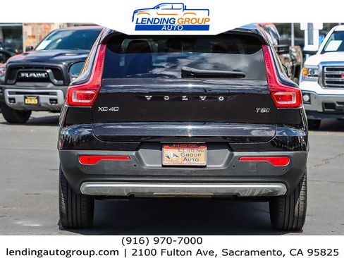 Used 2019 Volvo XC40 T5 Momentum image 3