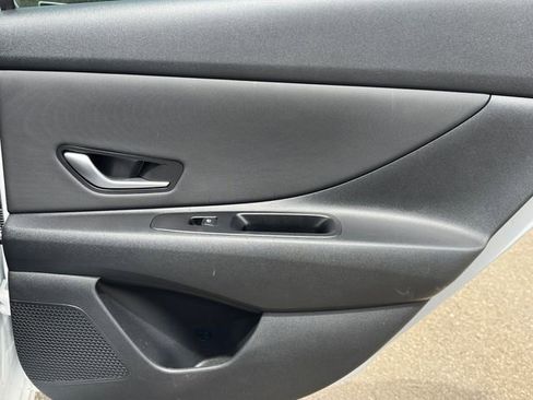 Used 2024 Hyundai Elantra SEL w/ Convenience Package image 16