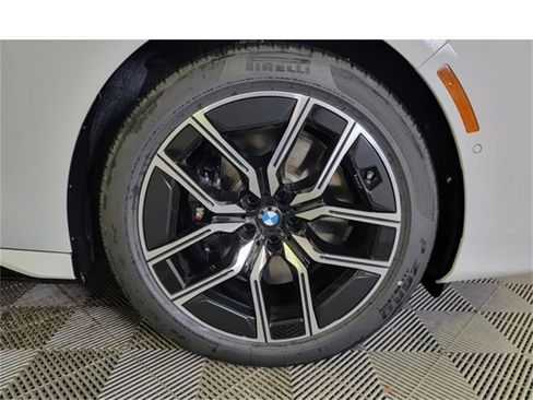 New 2025 BMW 740i xDrive w/ Premium Package image 2