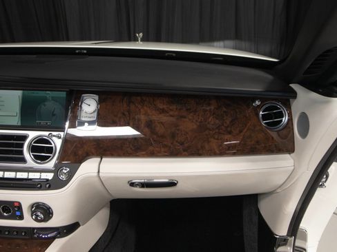 Used 2017 Rolls-Royce Dawn image 50