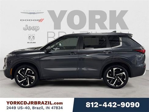 Used 2024 Mitsubishi Outlander SE Black Edition image 2