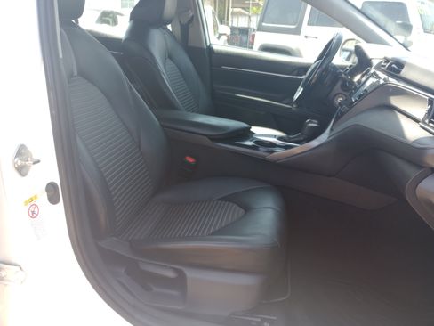 Used 2019 Toyota Camry SE FWD image 13