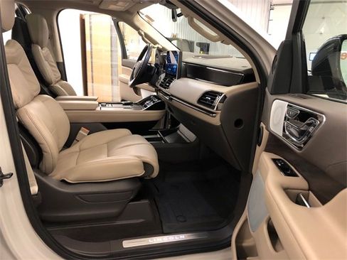 Used 2024 Lincoln Navigator Reserve image 42