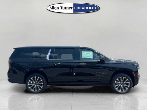 New 2026 Chevrolet Suburban High Country AWD/4WD image 3