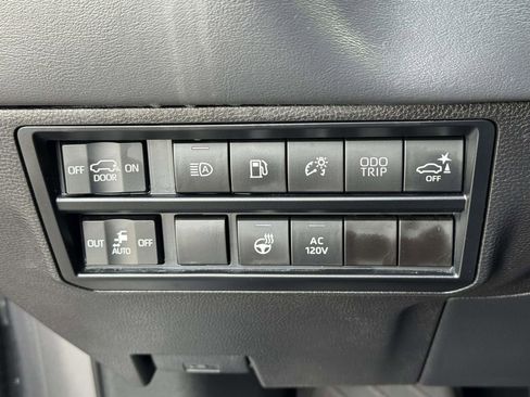 Used 2024 Toyota Sequoia Platinum AWD/4WD image 19