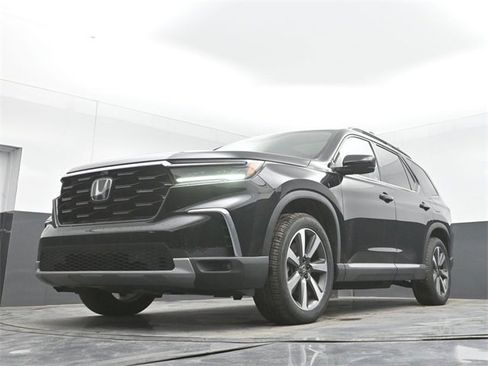 Used 2023 Honda Pilot Elite image 45