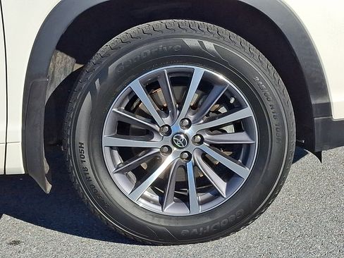 Used 2017 Toyota Highlander XLE image 8