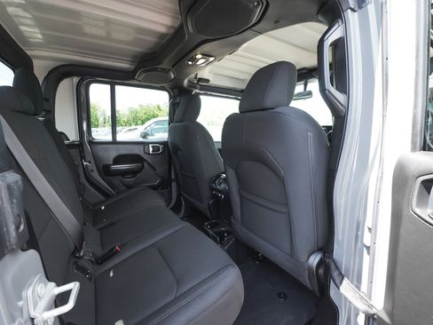 Used 2023 Jeep Gladiator Sport AWD/4WD image 36