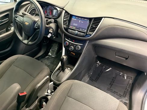 Used 2018 Chevrolet Trax LS FWD image 11