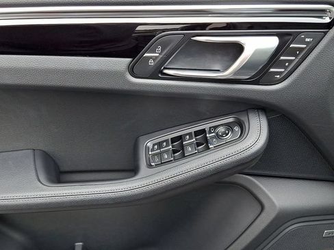 Certified 2026 Porsche Macan AWD/4WD image 16