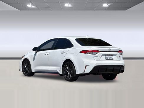 Used 2024 Toyota Corolla SE w/ SE Premium Package FWD image 3