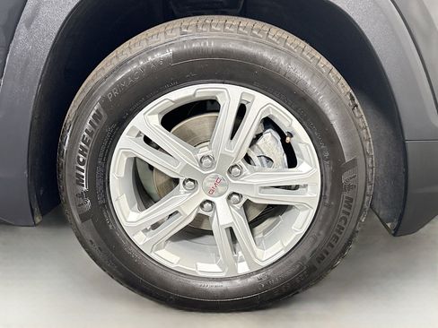 Used 2024 GMC Terrain SLE FWD image 32