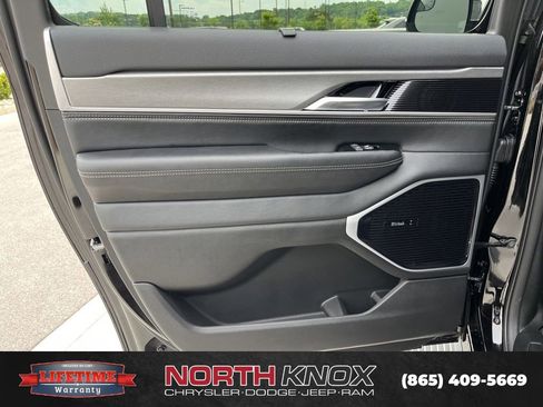 New 2026 Jeep Grand Wagoneer L Limited AWD/4WD image 11