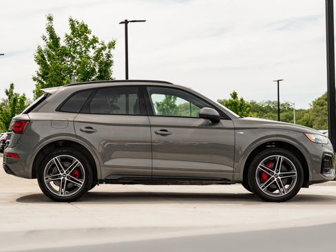 Certified 2025 Audi Q5 e Premium Plus w/ Premium Plus Package AWD/4WD image 3