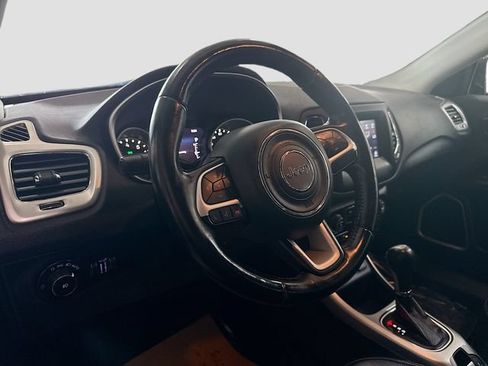 Used 2018 Jeep Compass Latitude w/ Popular Equipment Group FWD image 10