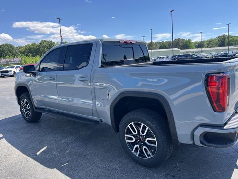 Used 2024 GMC Sierra 1500 AT4 w/ Technology Package AWD/4WD image 5