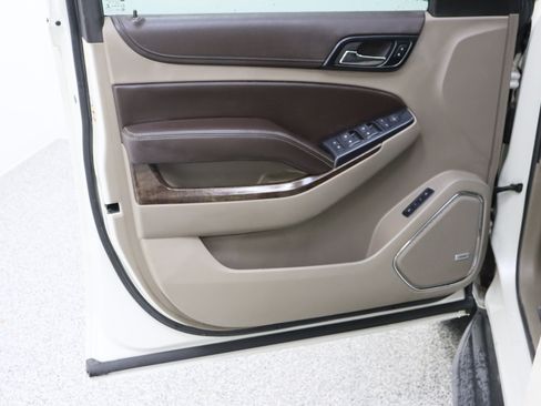Used 2015 Chevrolet Suburban LT RWD image 12
