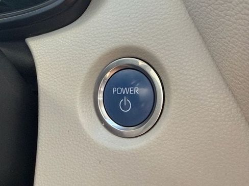 Certified 2021 Toyota Corolla LE FWD image 32