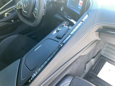 Used 2025 Chevrolet Corvette Stingray Preferred Cpe w/ Z51 Performance Package RWD image 16