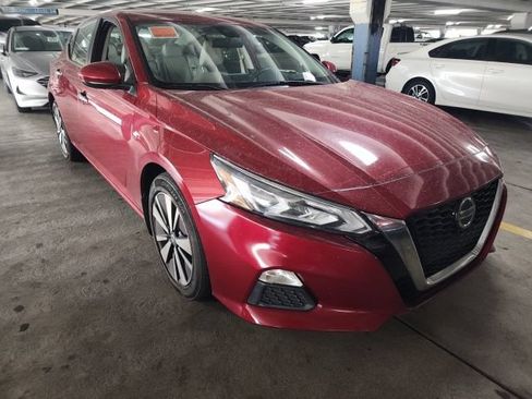 Used 2021 Nissan Altima 2.5 SV FWD image 2