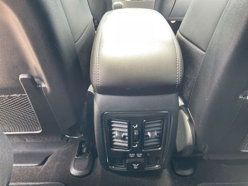 Used 2022 Jeep Grand Cherokee Limited AWD/4WD image 28