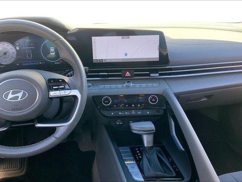 Used 2024 Hyundai Elantra SEL w/ Convenience Package image 6