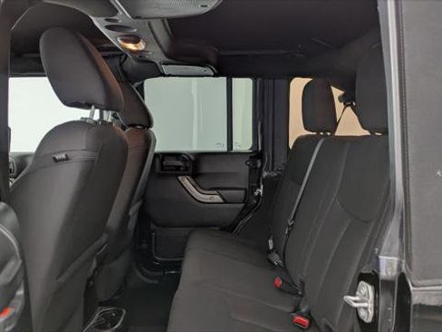 Used 2018 Jeep Wrangler Unlimited Sport S AWD/4WD image 17
