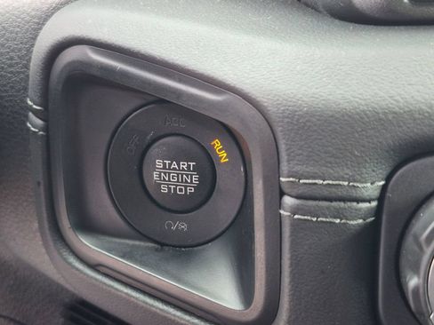 Used 2024 Jeep Wrangler Unlimited Sahara w/ Technology Group AWD/4WD image 15
