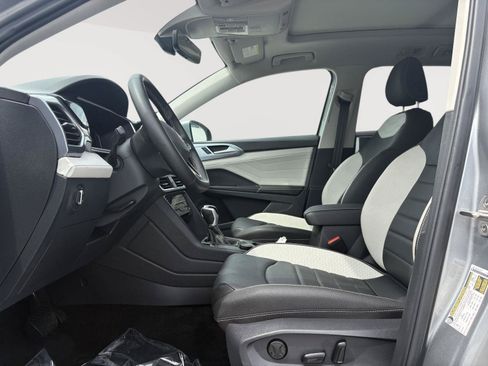 Certified 2025 Volkswagen Taos SEL AWD/4WD image 4