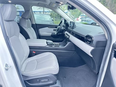 Used 2025 Honda Pilot Touring image 17