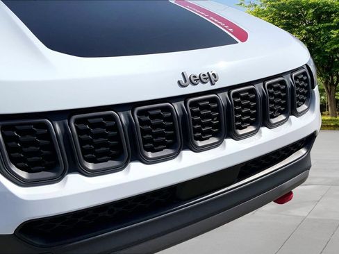 Used 2025 Jeep Compass Trailhawk AWD/4WD image 32