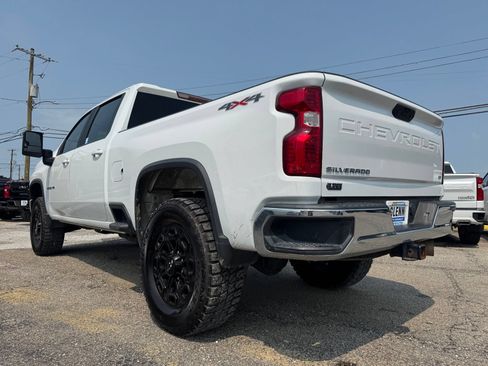 Used 2021 Chevrolet Silverado 2500 LT w/ Fleet Comfort Package AWD/4WD image 4