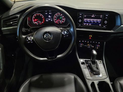 Used 2019 Volkswagen Jetta SE w/ Cold Weather Package FWD image 22