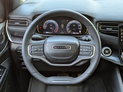 Used 2024 Jeep Wagoneer 4WD w/ Premium Group I image 27