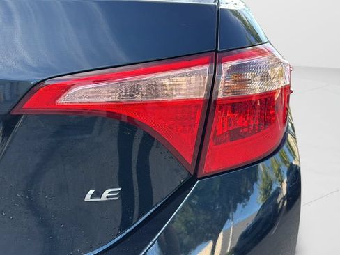 Used 2018 Toyota Corolla LE FWD image 38