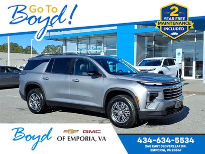 Used 2025 Chevrolet Traverse LT