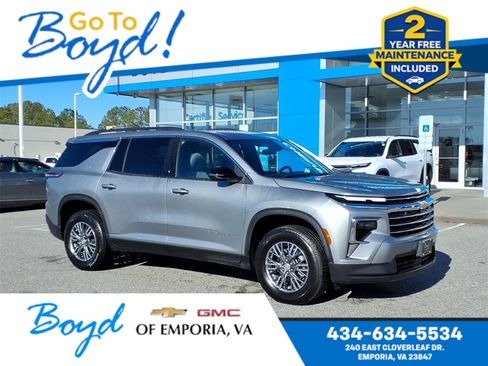 Used 2025 Chevrolet Traverse LT image 1