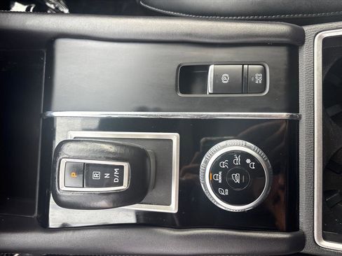 Used 2023 Mitsubishi Outlander SE image 28