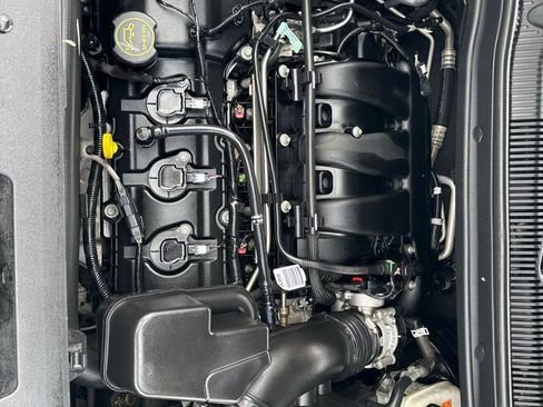 Used 2019 Ford Explorer XLT w/ Equipment Group 202A FWD image 43