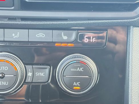 Used 2019 Volkswagen Jetta SE FWD image 25