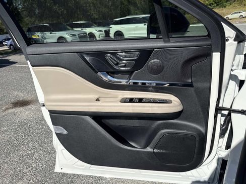 New 2026 Lincoln Corsair Premiere image 18