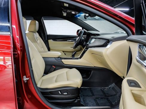 Used 2018 Cadillac XT5 FWD image 38