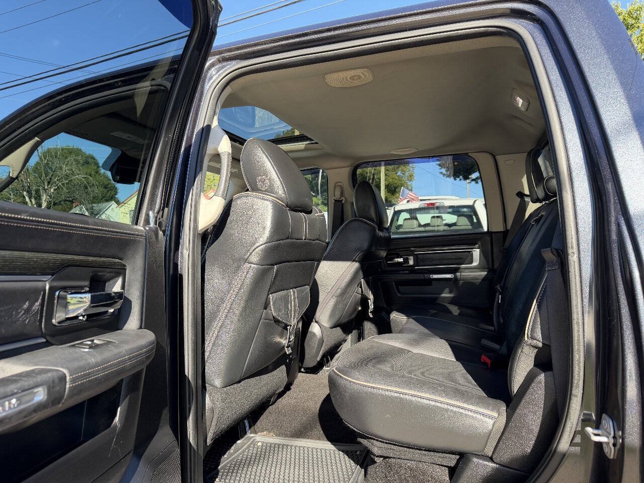 Used 2015 RAM 1500 Limited RWD image 17